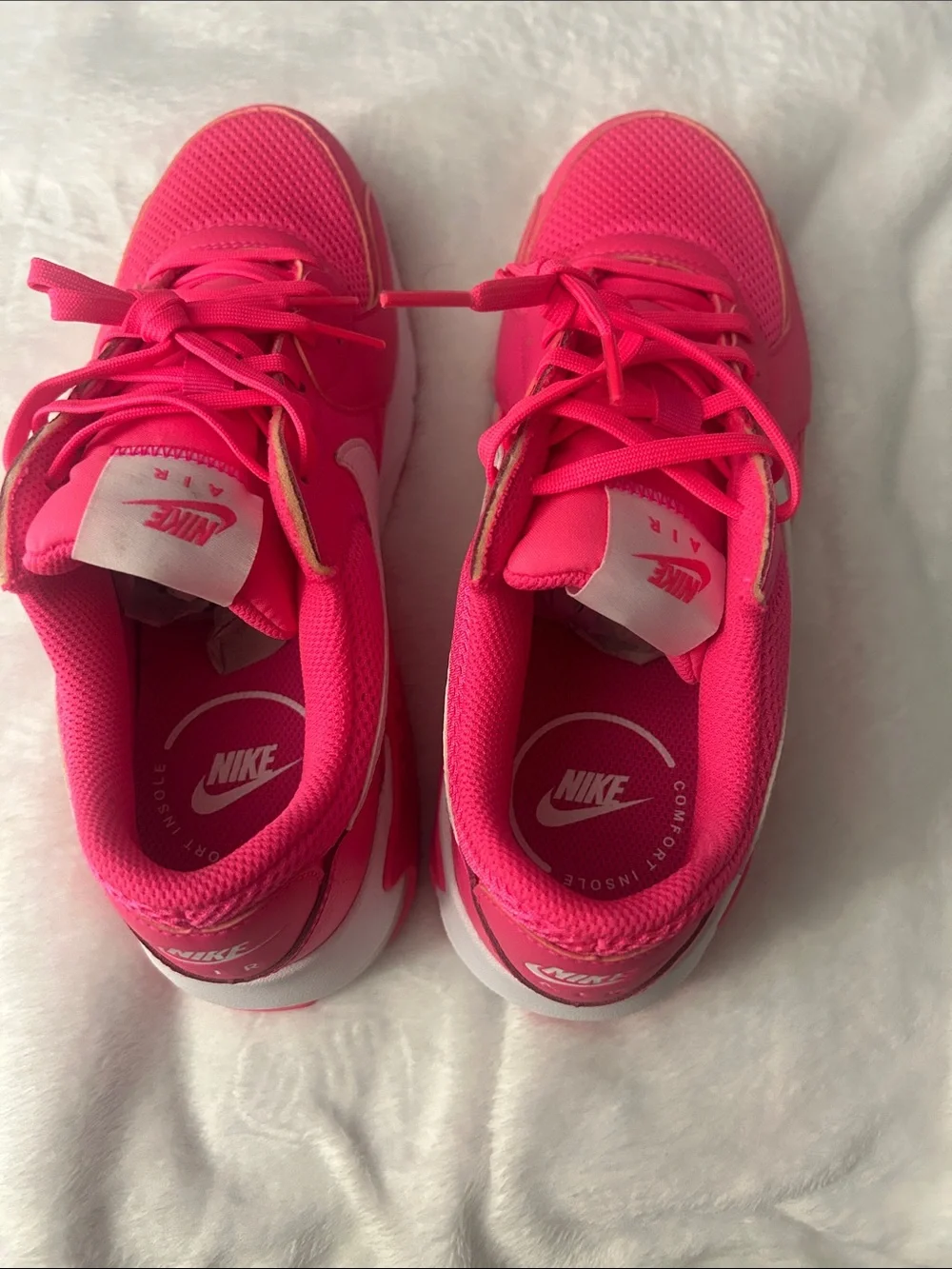 Nike bold hot